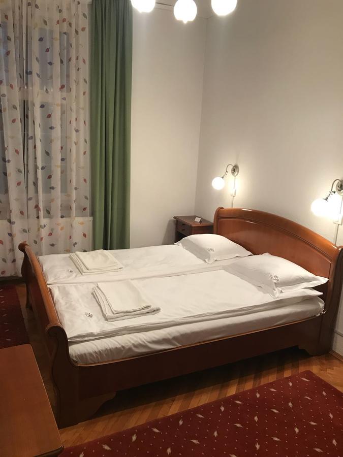 Pensiunea Puiu Popa Codlea Exterior foto